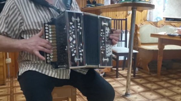 Страдания на гармони мастера Рекшинского.