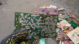 ГДЕ ВЗЯТЬ ОЛОВО? ДОБЫЧА ПРИПОЯ ИЗ ПЛАТ И КОНТАКТОВ. ЦВЕТНОЙ МЕТАЛЛ ВОКРУГ НАС. ЗАРАБОТОК НА МЕТАЛЛЕ