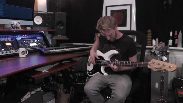 Sustainiac Stealth Pro in a Bass! feat. Dave Hollingworth смотреть онлайн