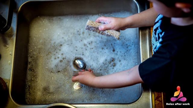 Звуки мытья посуды на раковине ?