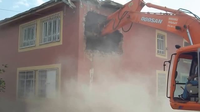 Bizimgazete63com Girne Okulu Yıkımı