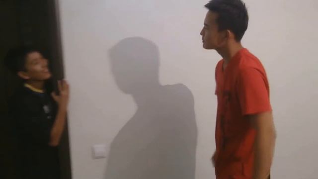 Когда у брата сломана нога смотреть онлайн