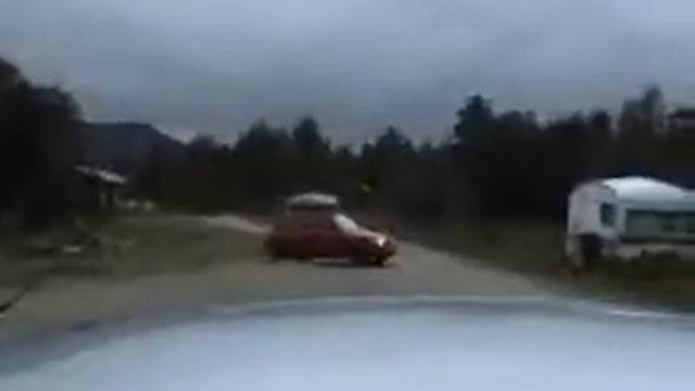 Безлюдный кемпинг. Мы тут одни... Норвегия. Едем от водопада Вёрингсфоссен к Осло. 19.08.09, 20:27 смотреть онлайн