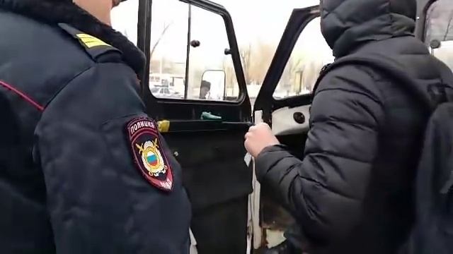Полицейский придумал новый закон смотреть онлайн