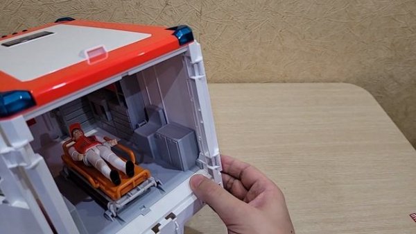 Скорая помощь - машина брудер Bruder - обзор