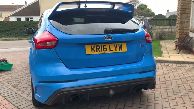 Ford Focus RS MK3 Stock Exhaust Sound | POPS AND BANGS / Flybys + More смотреть онлайн