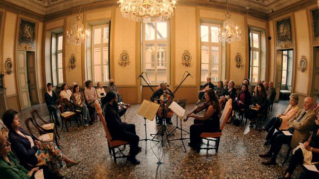 Ludwig Van Beethoven - string trio op. 3 - V. Menuetto - moderato, minore смотреть онлайн