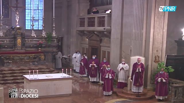 Saluti iniziali di Mons. Guido Marini nella S. Messa con i Movimenti e le Associazioni ecclesiali смотреть онлайн