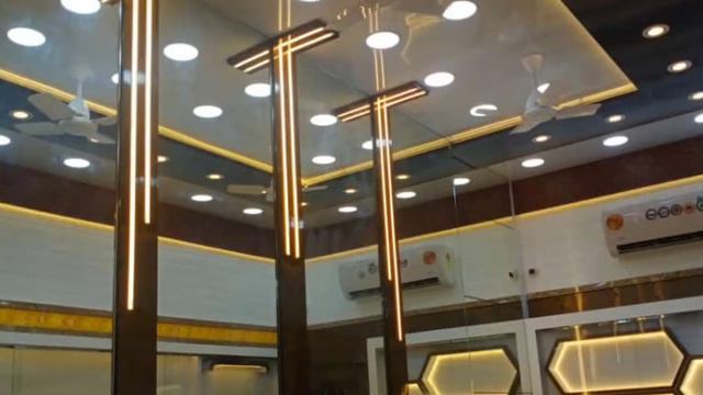 10 * 18 jewellery shop interior смотреть онлайн