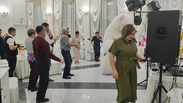 Белый зал!!! Да белый мишка!!!