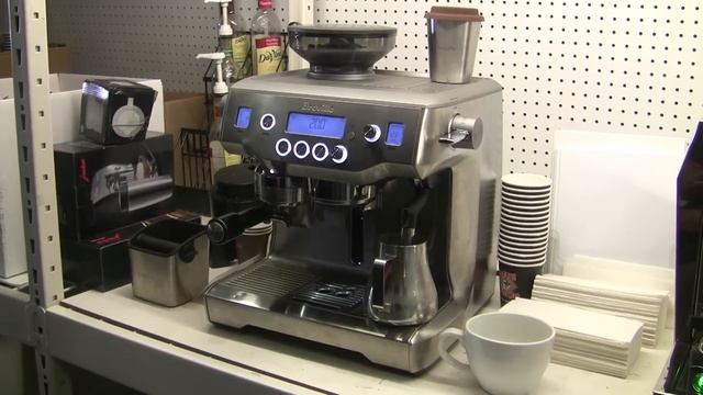 Breville Oracle - Making a Latté смотреть онлайн