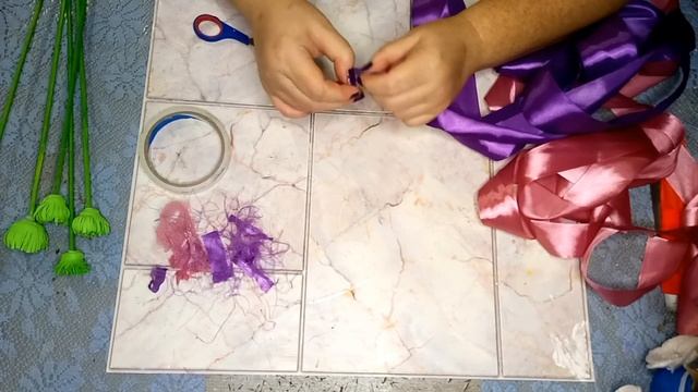 Пышные цветы из распущенной атласной ленты. DIY flowers from ribbons. смотреть онлайн