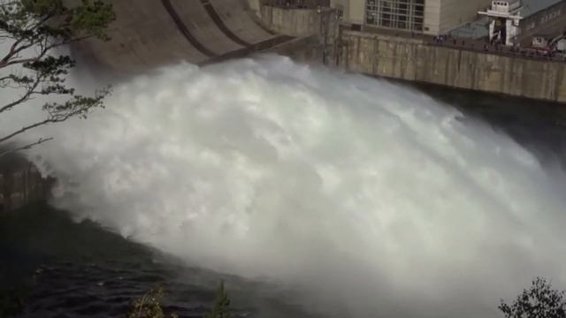 Братская ГЭС. Водосброс. Август 2021 смотреть онлайн