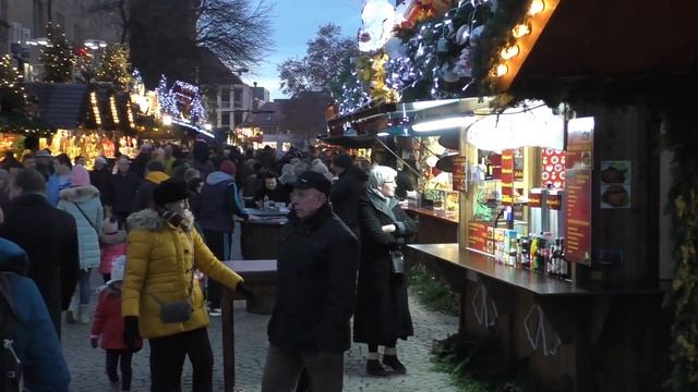 ШТУТГАРТ: Ваш поезд прибывает… в" Мерседес"! смотреть онлайн
