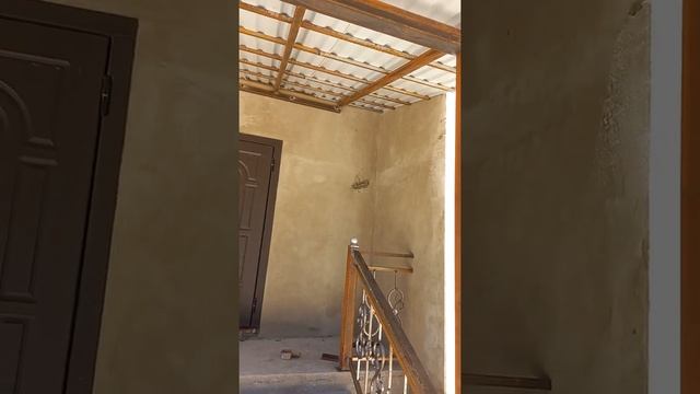 козырёк на лестничной площадке.