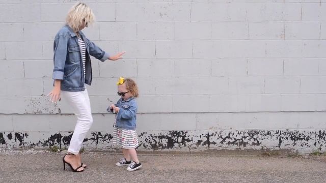Chico's So-Slimming Girlfriend Jeans: White Jeans that are Actually Flattering смотреть онлайн