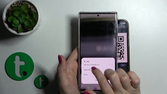 How to Scan QR Codes on Samsung Galaxy S23 Ultra смотреть онлайн