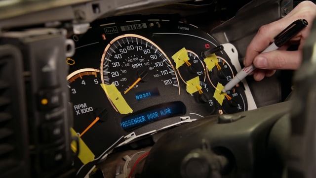 How To Fix Electronic Issues In The Instrument Cluster Of An '03-'07 GM Truck смотреть онлайн