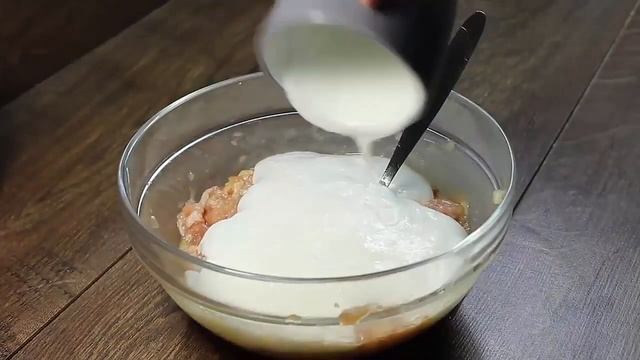 Беремо трішечки фаршу, склянку кефіру і готуємо вечерю на всю сім‘ю! Ще й сусідів пригостите! смотреть онлайн