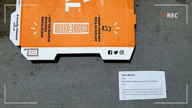 Женщина надолго оставила мусор у входной двери, тогда соседка решила ее проучить оригинальным спосо смотреть онлайн