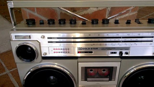 Goldstar TSR-580 vintage boombox from 1983 смотреть онлайн