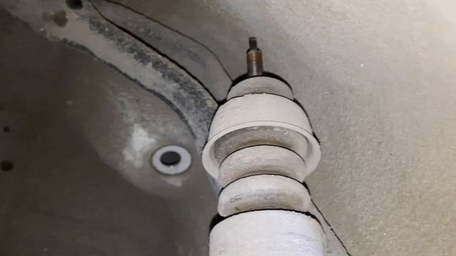 #Nissan sunny Replace rear shock absorbers, смотреть онлайн