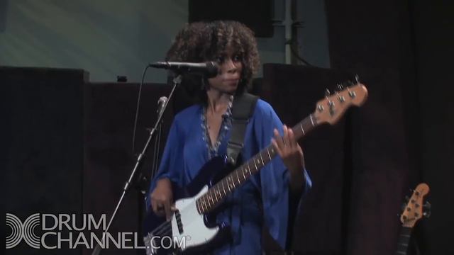 Hannah Welton & Nik West Perform "Stratus" смотреть онлайн