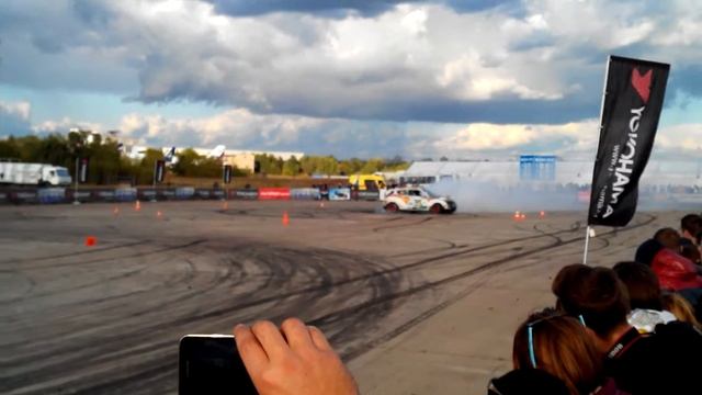 Жжёт покрышки:) смотреть онлайн