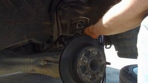 Замена задних тормозных колодок на Mitsubishi ASX Мицубиси АСХ