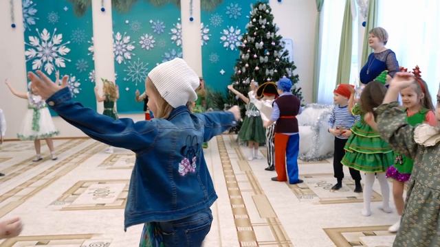 Лиза садик "Новый год" смотреть онлайн