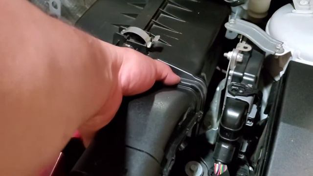 How to: Remove a Battery from a 2017 Mitsubishi Lancer смотреть онлайн