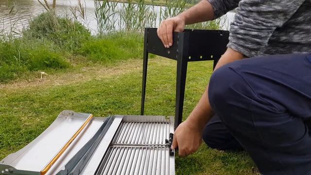 Мангал раскладной и столик всё складывается в чемодан