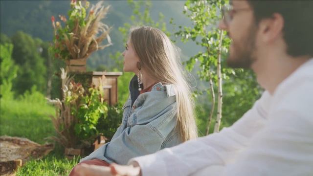 "За всех друзей" - музыка и слова Галины Карпюк, аранжировка Евгения Петрова, поёт Елена Бажанова смотреть онлайн