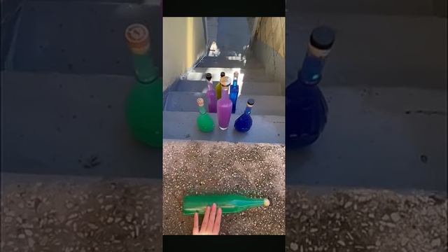 разбиваю бутылки с лестници смотреть онлайн