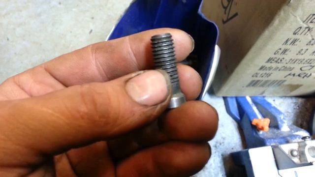 ОЧЕНЬ странный болтик .... правый ? левый ? либерал ? анархист ? смотреть онлайн