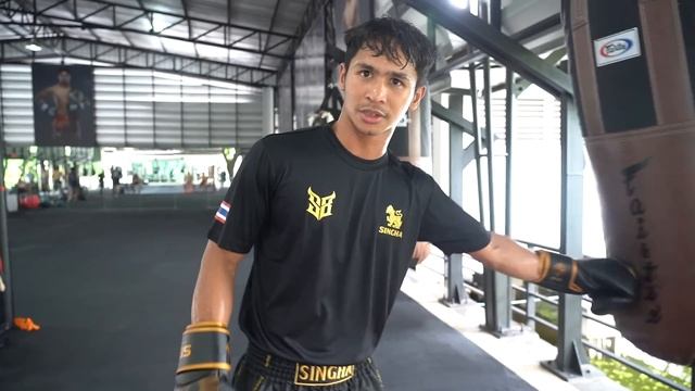 Superbon Demonstrate How To Use Different Bags In A Boxing Gym