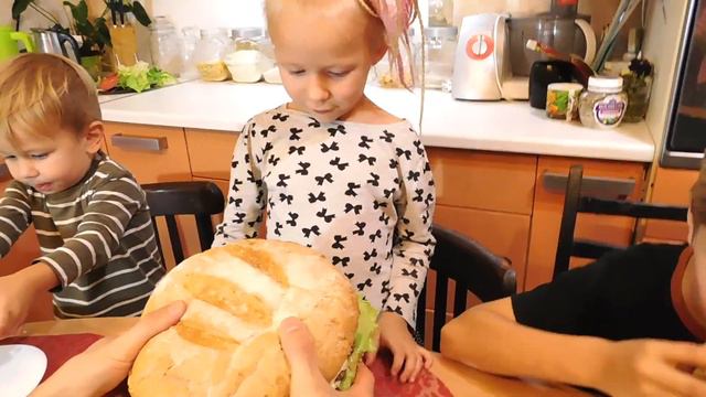 🦄МЕГА БУРГЕР 3 кг.🍔Челлендж🔴 3 Размер ЕДЫ🔴2 серия смотреть онлайн