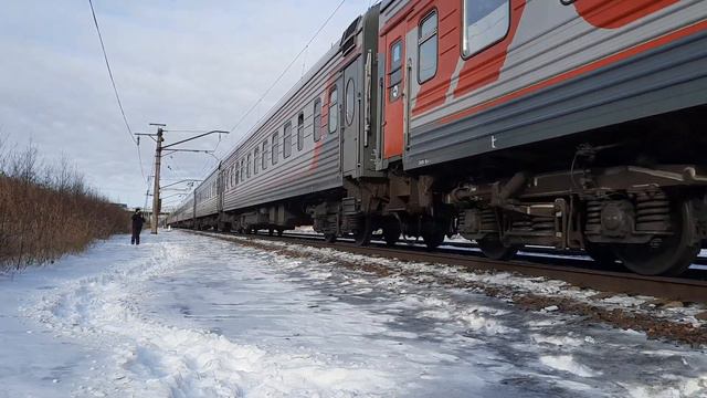 Электровоз ЭП1-163 с пассажирским поездом №008Н Омск – Владивосток. смотреть онлайн