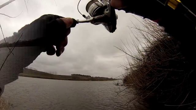 Особенности ловли голавля на воблеры в апреле. Часть 1. смотреть онлайн