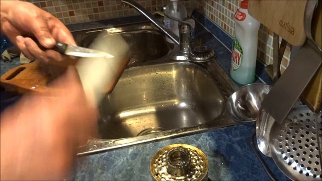 Чистим и разделываем окуня.