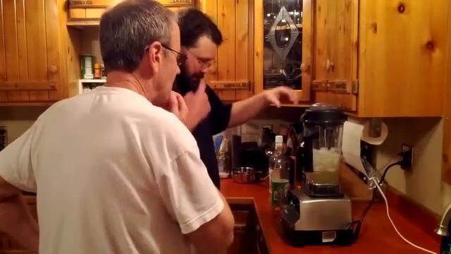 Taking a break from laying floor to teach Dad how to make margaritas in his new Vitamix смотреть онлайн