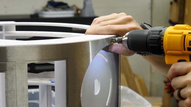 Making R2-D2 Part 2 // Paint, Panels, Assembly | I Like To Make Stuff смотреть онлайн
