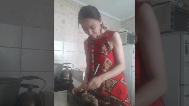 Балық тазалау әдісі/как можно чистить рыбу/лайфхак/рыба#балық смотреть онлайн