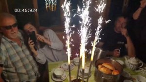 Поджигаем фонтаны в торт на даче | Полторы минуты свечи в торт TKF359