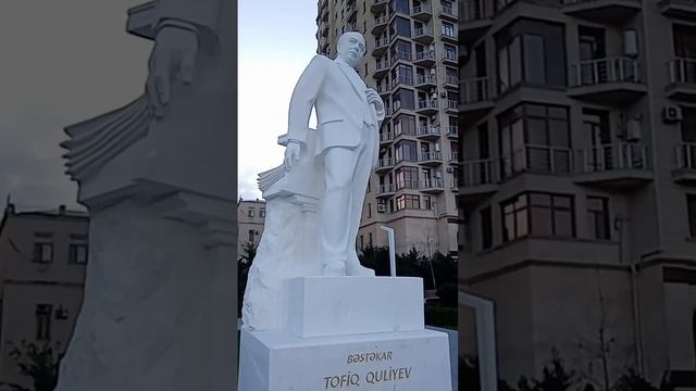 Баку. Памятник композитору Тофику Кулиеву. смотреть онлайн