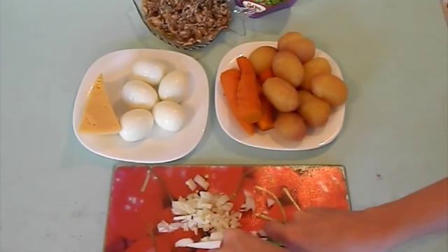 Слоёный Салат со Шпротами и Сыром кулинарный видео рецепт смотреть онлайн