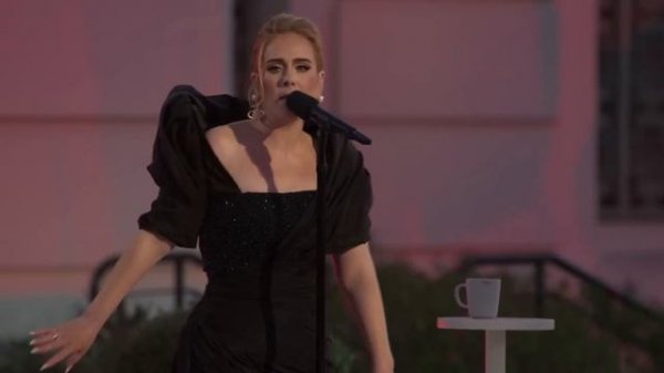 Adele - Skyfall (Live - One Night Only)
