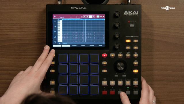 Akai MPC One Standalone Music Production Centre overview | Gear4music overview смотреть онлайн