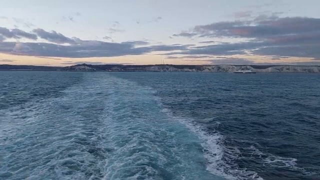 Просто красивый вид на город Дувр с Ла-Манша смотреть онлайн