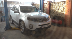 Замена переднего правого наружного ШРУС на Kia Sorento 2,4  Киа Соренто 2013 года 4WD  1часть